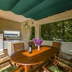 House Marija Nyaraló *